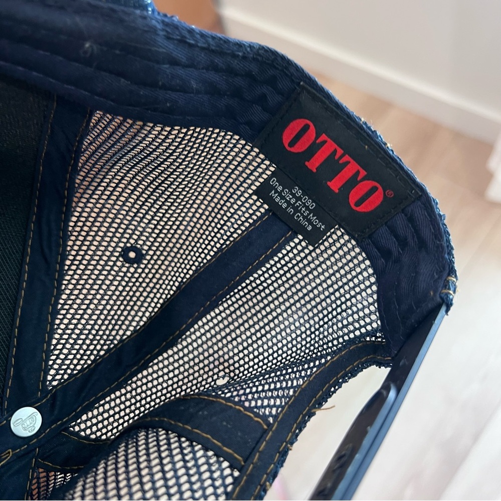 OTTO Black and White Mesh Cap - Picture 2 of 3
